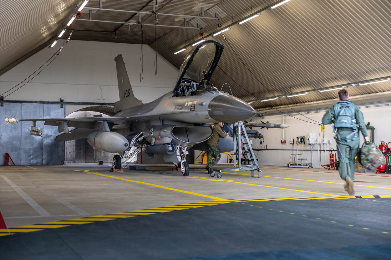 F-16