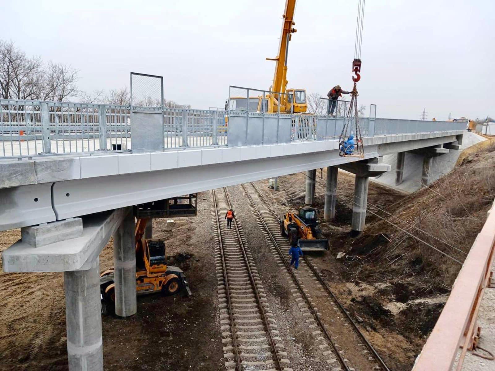 У Чугуївському районі відновлюють шляхопровід