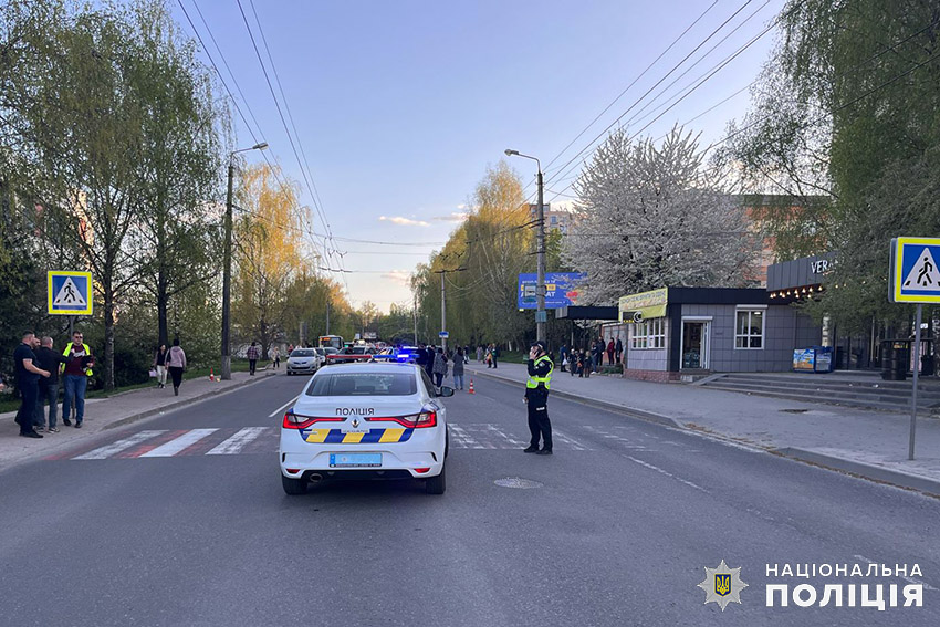 KIA Carnival в Хмельницькому збив 16-річну дівчину