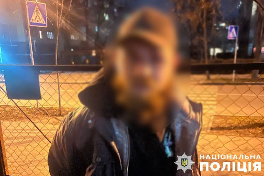 В Києві військового вдарили цеглиною по голові