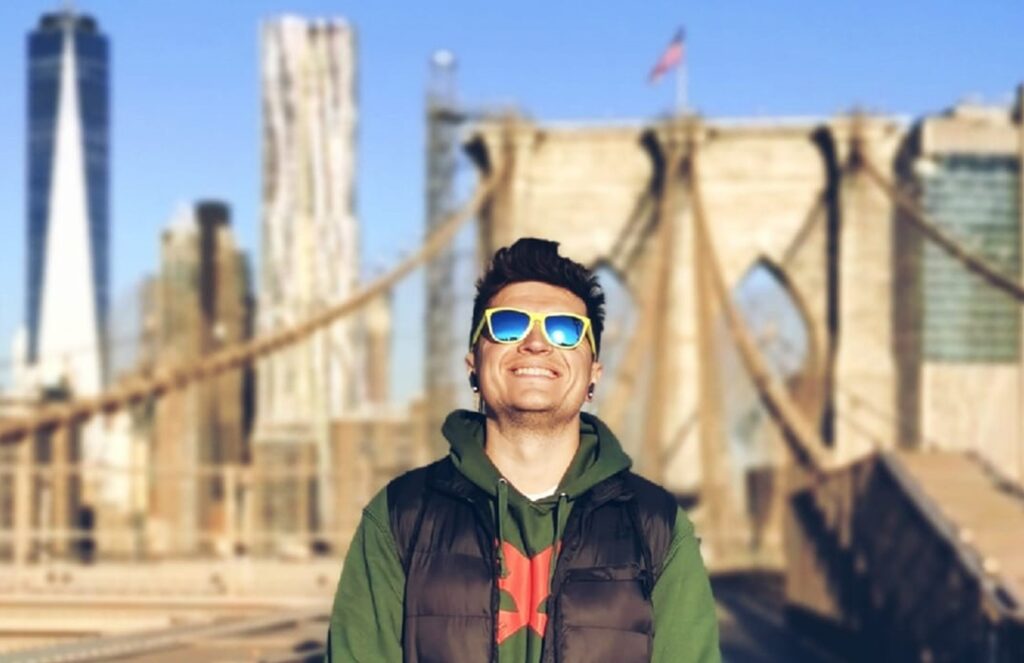 Телеведучий Анатолій Анатоліч показав жахливий стан Північного мосту в Києві