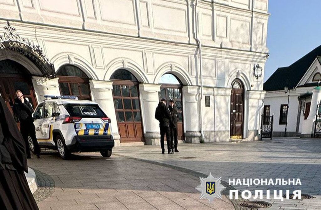 Поліція заперечила силове захоплення Києво-Печерської лаври
