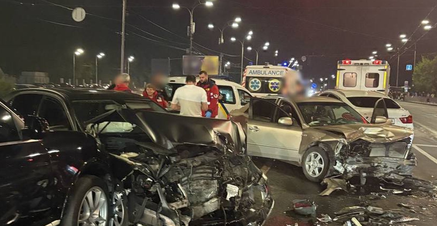 У Києві п’яний водій на Hyundai влаштував велику ДТП