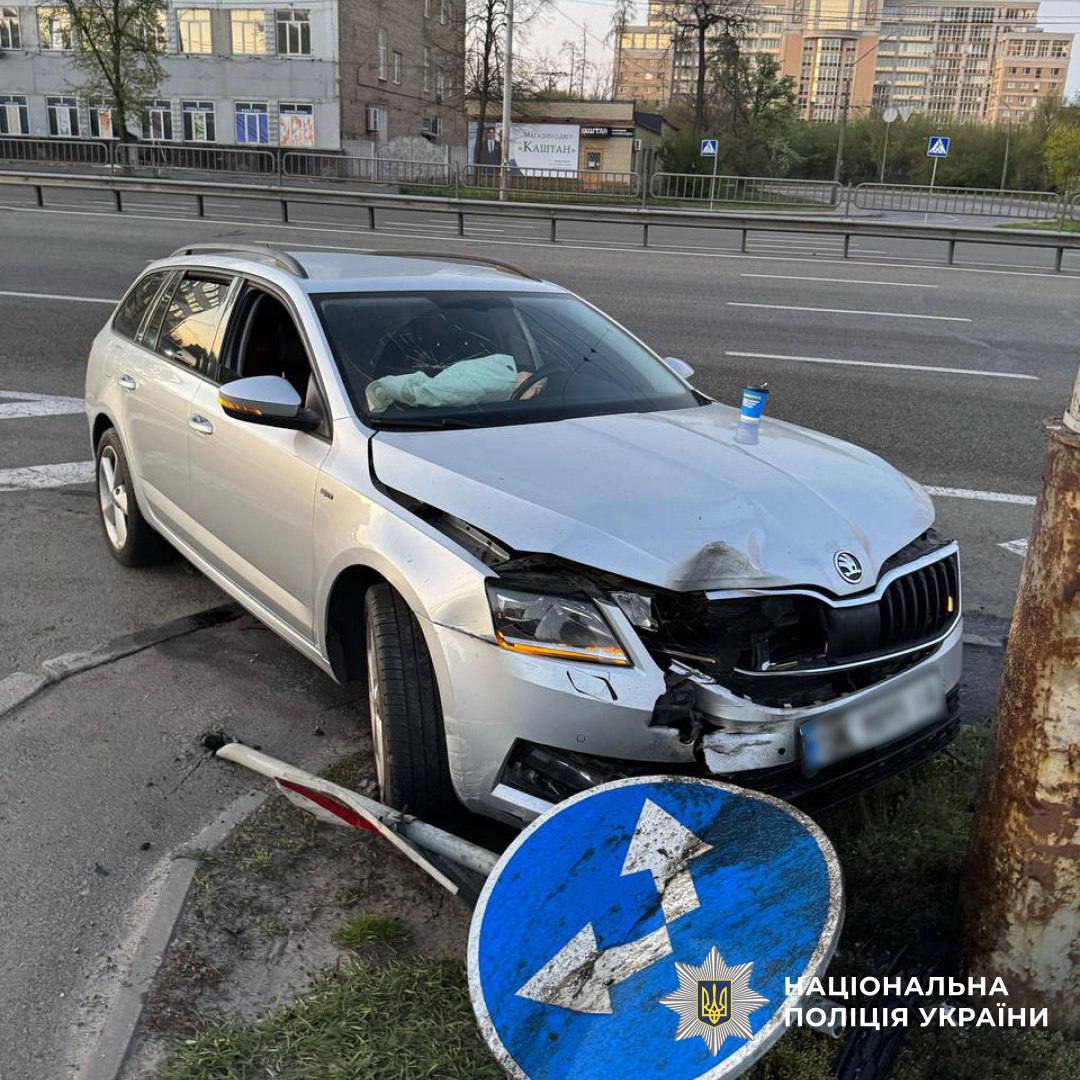 Працівник СТО в Києві вкрав та розбив Skoda Octavia