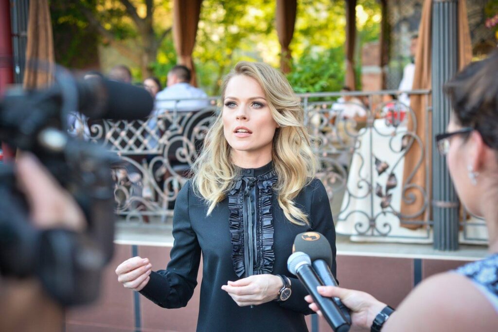 Пікантний жарт акторки “Кварталу 95” про Ольгу Фреймут вразив Ектора Хіменеса-Браво