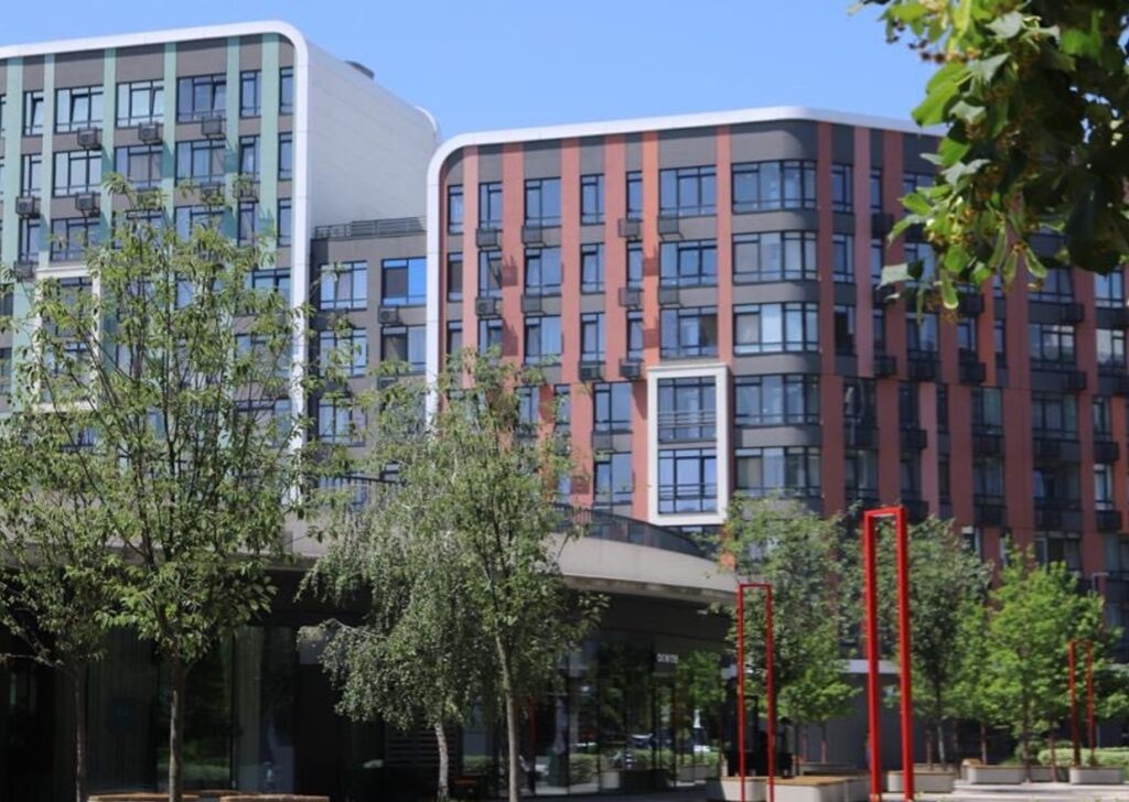 ЖК “Республіка” в Києві зазнав пошкоджень внаслідок російського обстрілу