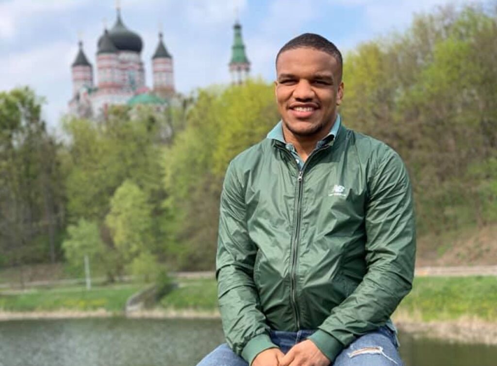 Жану Беленюку довелося змінити авто після бойового влучання в його Zeekr