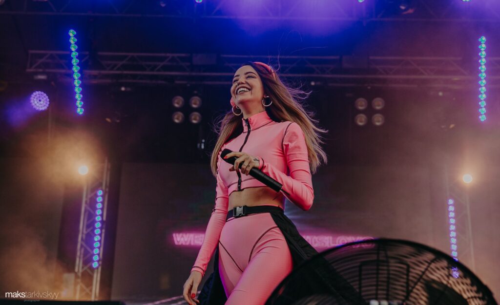 Співачка Надя Дорофєєва дізналася про знищення росіянами місця зйомок кліпу “Смак-печаль”