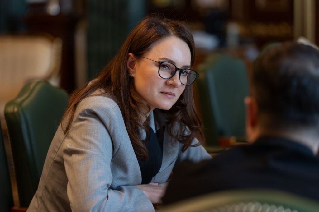 Окуляри за 20 тисяч гривень кандидатки в прем’єри України Юлії Свириденко стали топ-новиною — це вразило військового-журналіста