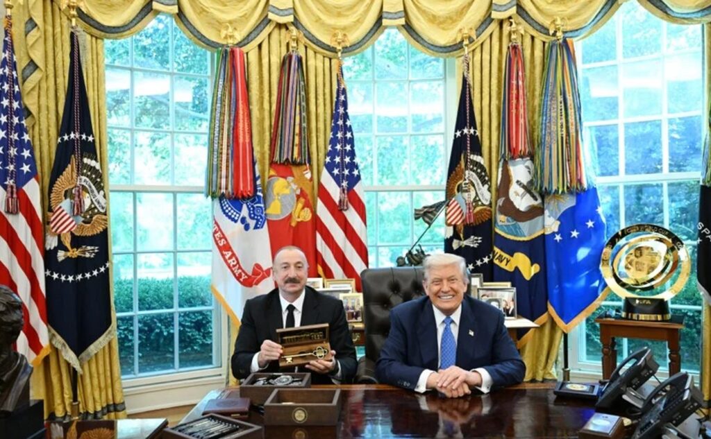 Дональд Трамп подарував Ільхаму Алієву символічний ключ від Білого дому