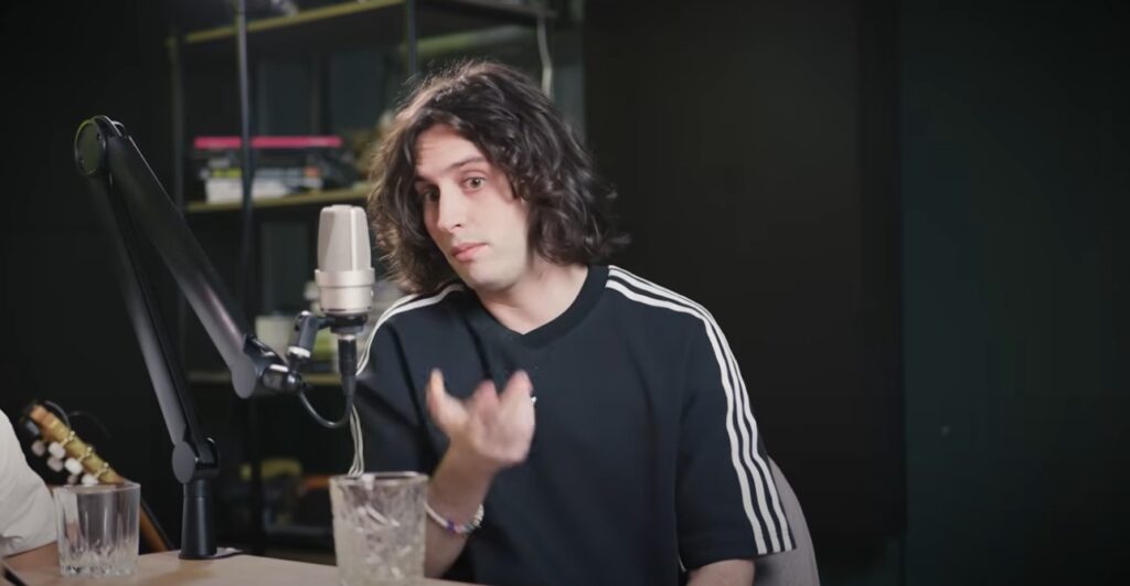 Відомим українським музикантам вдалося заробити на продажу захисних масок великі гроші