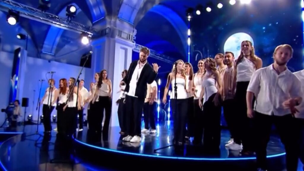 Аплодували стоячи: хор “Гомін” зірвав овації перших осіб держави