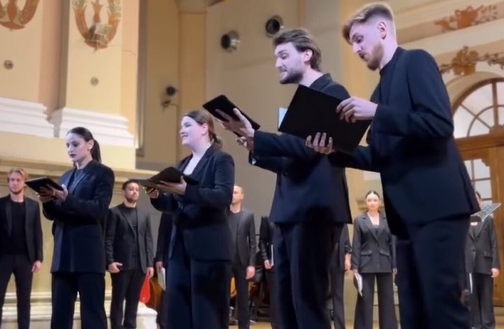 “Божечко, то неймовірно!” Відео партесного співу хору “Гомін” з Вадимом Яценком вразило слухачів