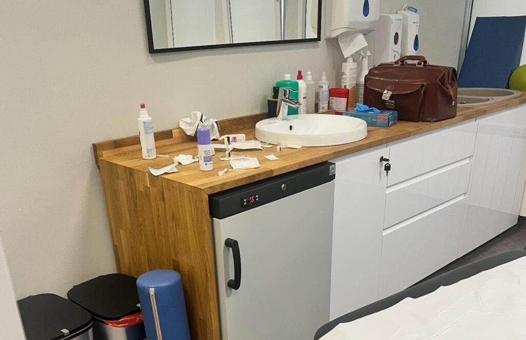 Українку нажахав безлад у кабінеті лікаря у Варшаві