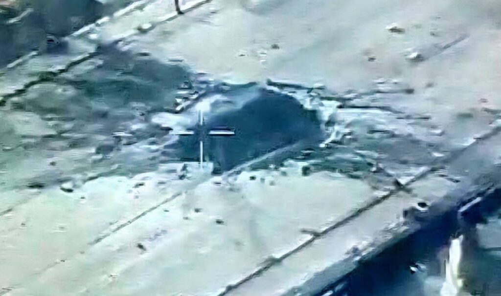 Флеш: Навіть одна з найпотужніших бомб вагою 3000 кг на змогла зруйнувати міст у Херсоні