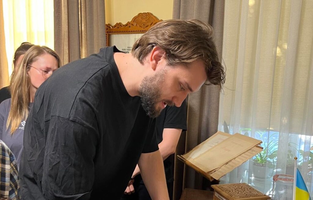 Це треба бачити і чути: хор “Гомін” показав у музеї Івасюка, чому став улюбленцем українців у всьому світі