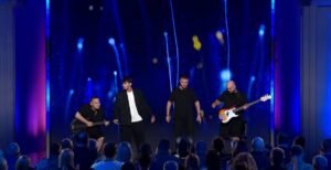 YAKTAK заспівав пісню Андрія Фріла "Люди" на Національній легенді