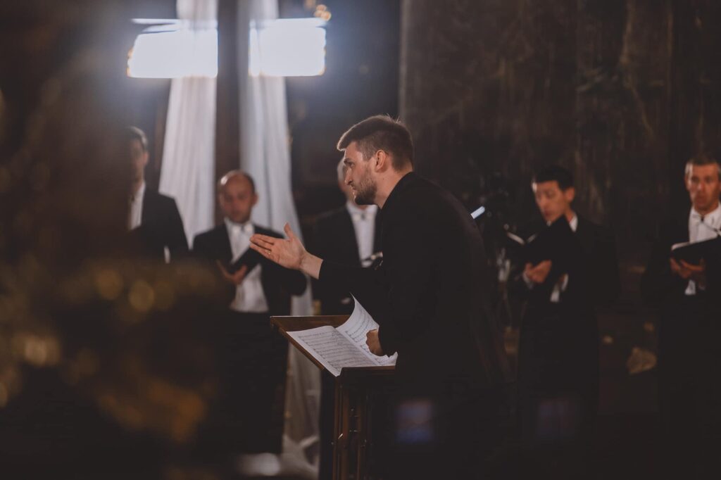 “Якщо є потреба у народу наразі слухати мій хриплий голос, то трошки поспіваєм”: Вадим Яценко дав важливе роз’яснення