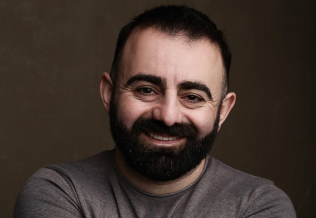 Актор Арам Арзуманян замилував своїм дитячим фото