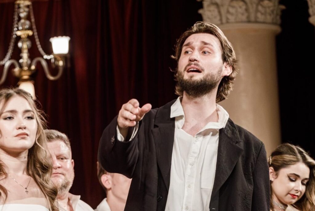 “Сльози котилися градом”: хор “Гомін” довів до сліз керівника палацу “Україна”