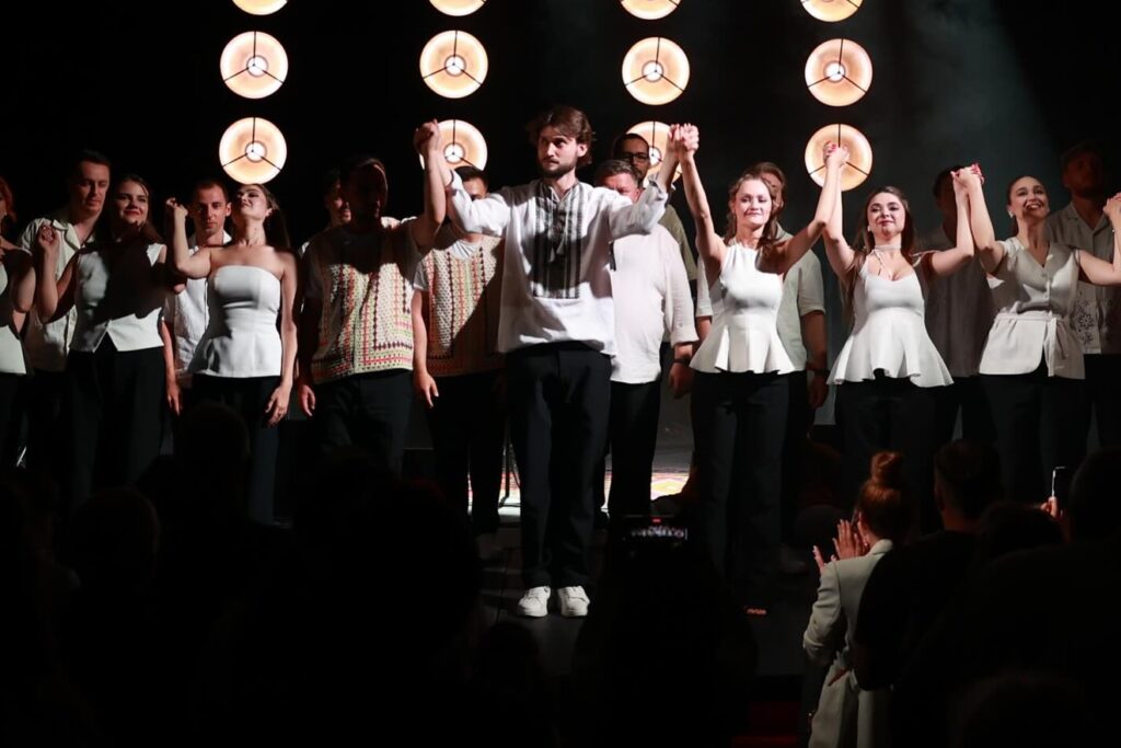 “Наші люди достойні найкращого”: у хорі “Гомін” відповіли на претензію щодо європейського туру артистів