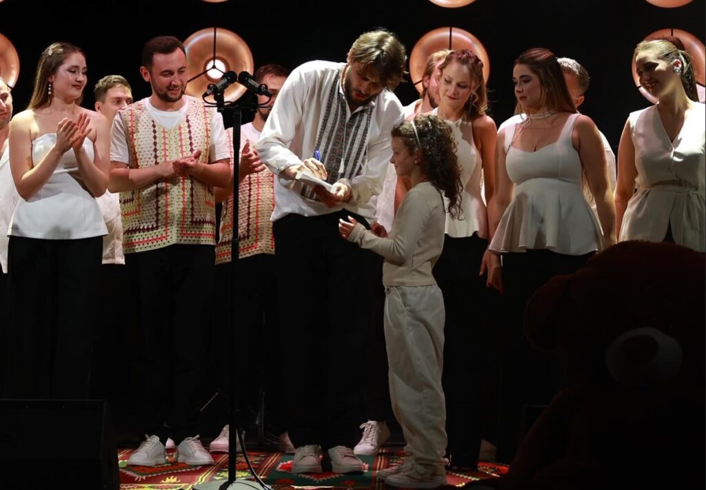 “Де вони беруть сили на такий щільний графік турів???????” Шість емоцій українки після концерту хору “Гомін” в Амстердамі