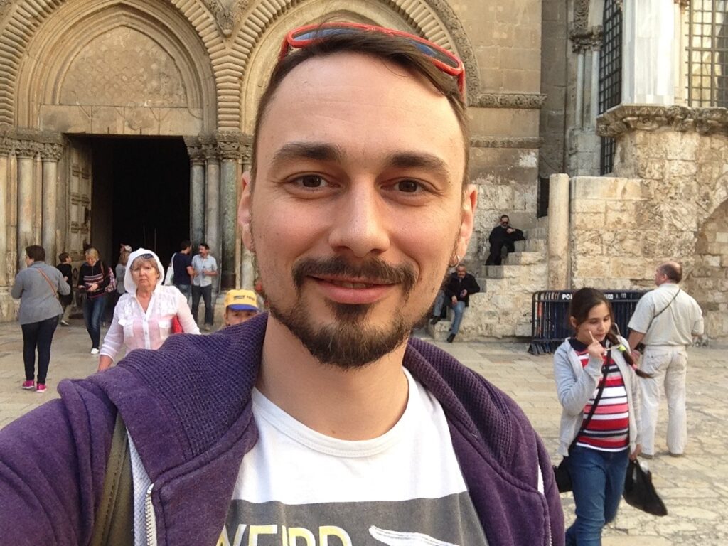 “Кажуть, це називається “бамп””: у нардепа сталася дивна пригода з пляшкою шампанського