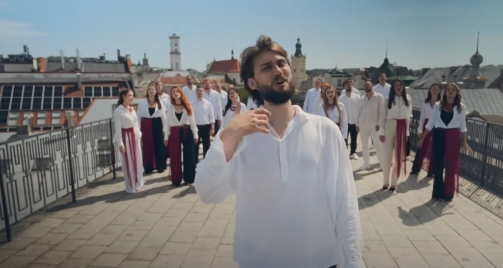 “Неймовірно”: доньку легендарного футболіста, кінозірку вразив кліп хору “Гомін”