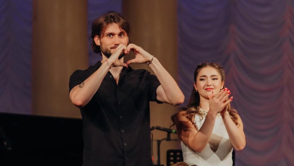 “Нарешті, відокремлюємося від мотлоху”: дружина видатного композитора подякувала хору “Гомін”