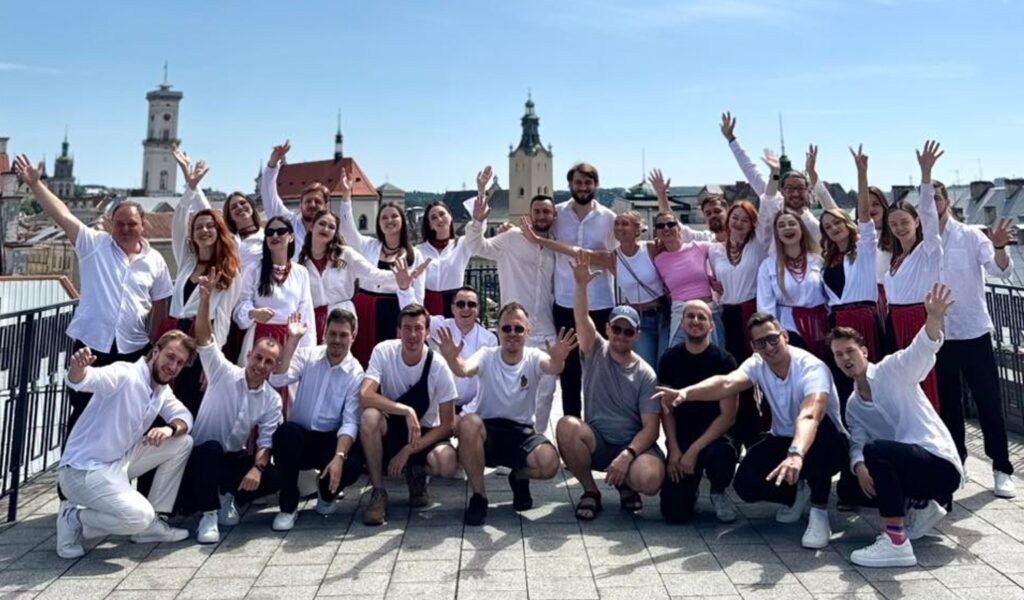 “Кожен артист хору “Гомін” є універсальним солдатом”: Вадим Яценко пояснив, на що здатні його хористи