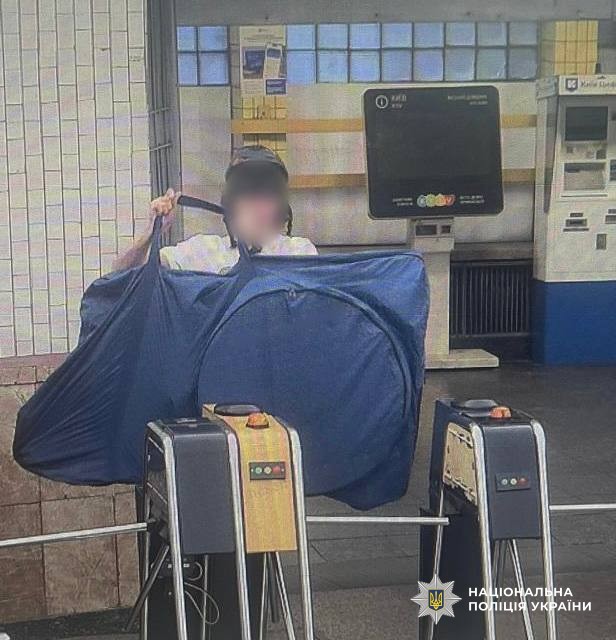 Хлопець проїхався на велосипеді по ескалатору метро "Арсенальна"