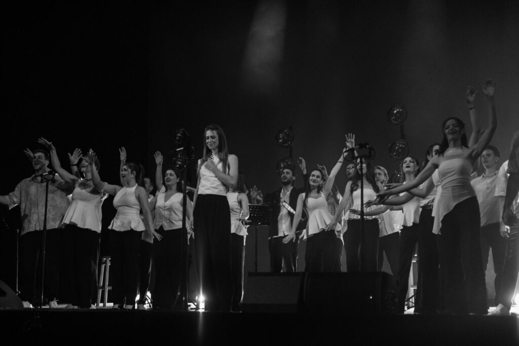 “Виявилось, давно знала, хто такий Вадим Яценко”: 80-річна українка з легендарним альтом потрапила на концерт хору “Гомін”