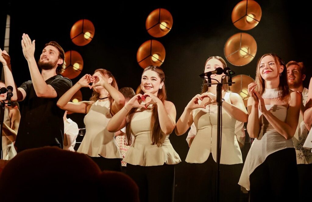 “Так, пішла брехня по селу!” Відомій професорці довелося вступитися за хор “Гомін”