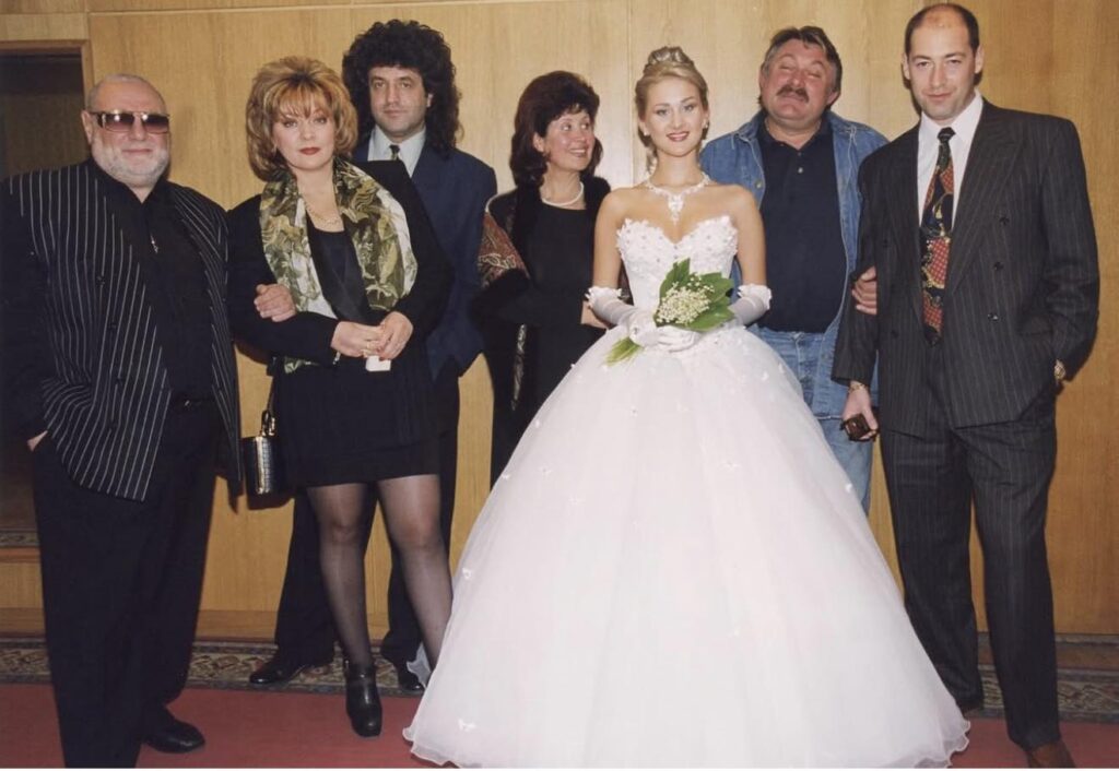 Катерина Бужинська заінтригувала шанувальників своїм весільним фото