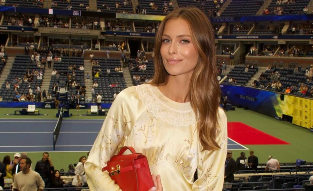 Онука Софії Ротару стала вести публічний щоденник — російською мовою