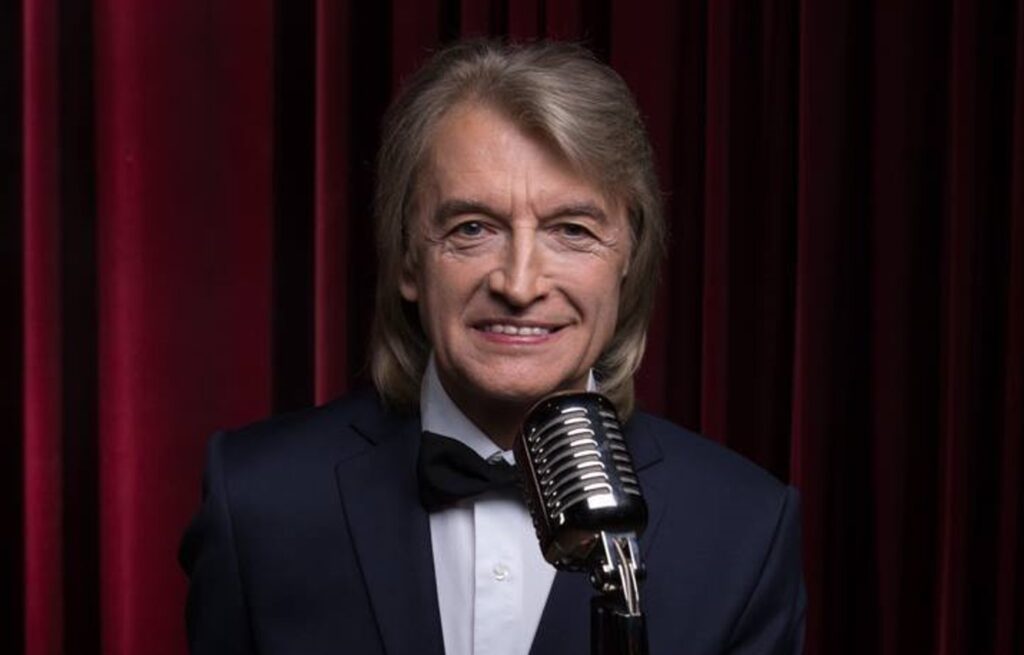 Народний артист України Дворський вразив всіх порівнянням своїх двох фото з дружиною