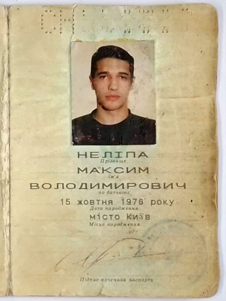 Брат загиблого на війні артиста Максима Неліпи уточнив дату його народження