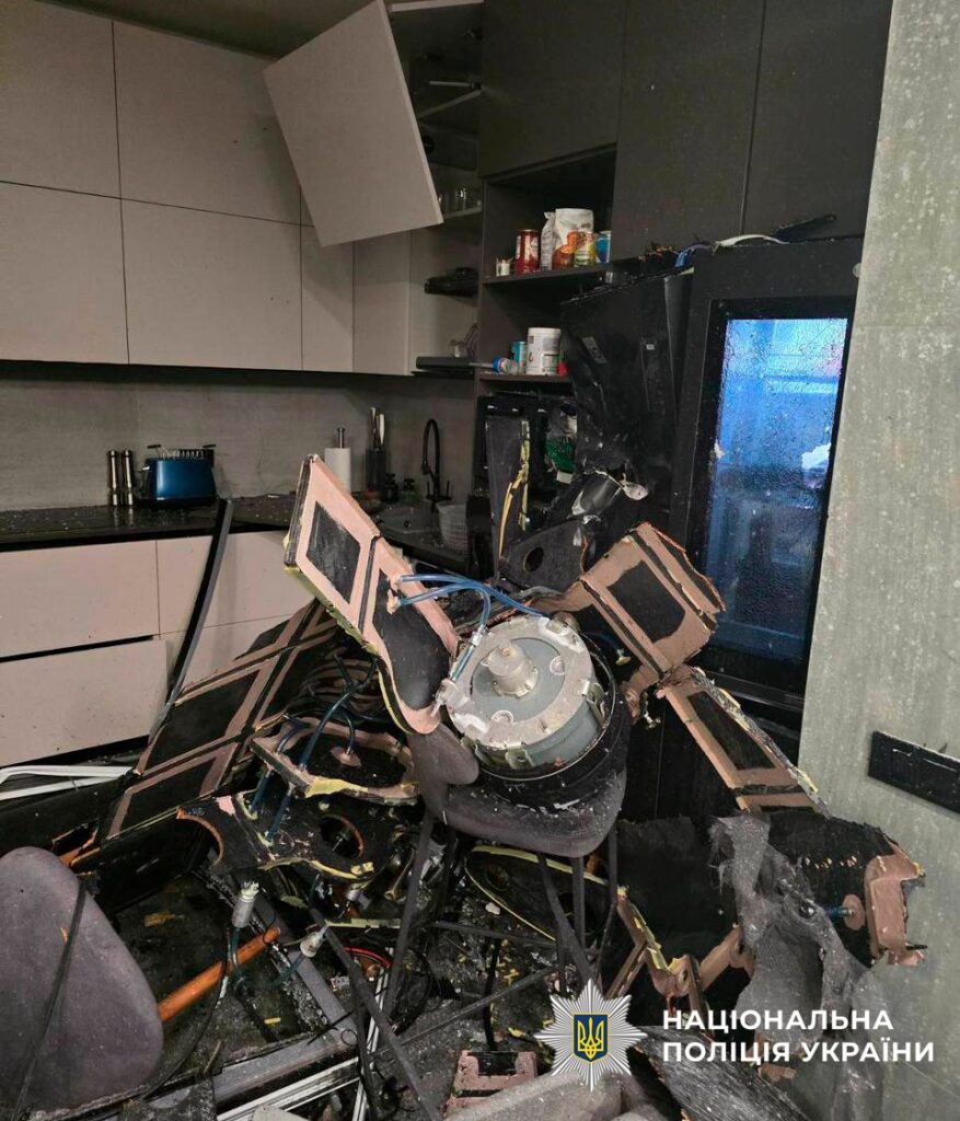 У Києві два шахеди залетіли в квартири і не вибухнули