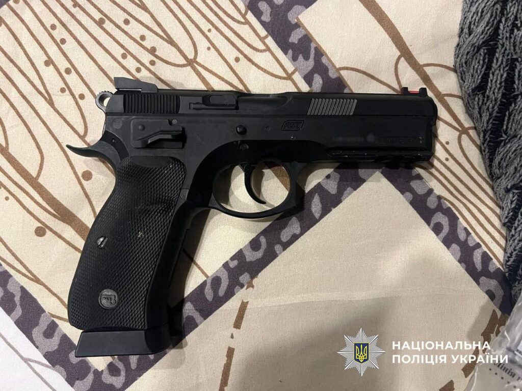 Хлопець побив дівчину на побаченні через невідповідність її зовнішності з фото на сайті знайомств