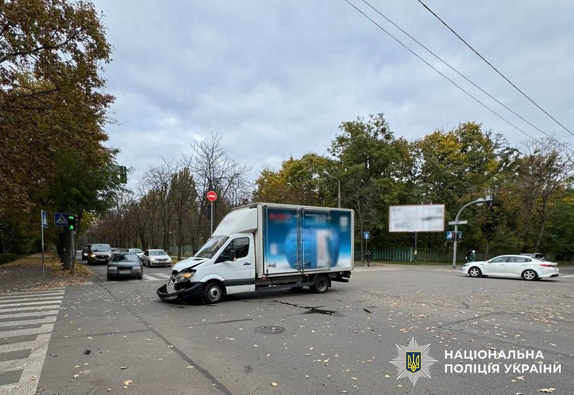 Велика ДТП сталася на вулиці Салютній в Києві