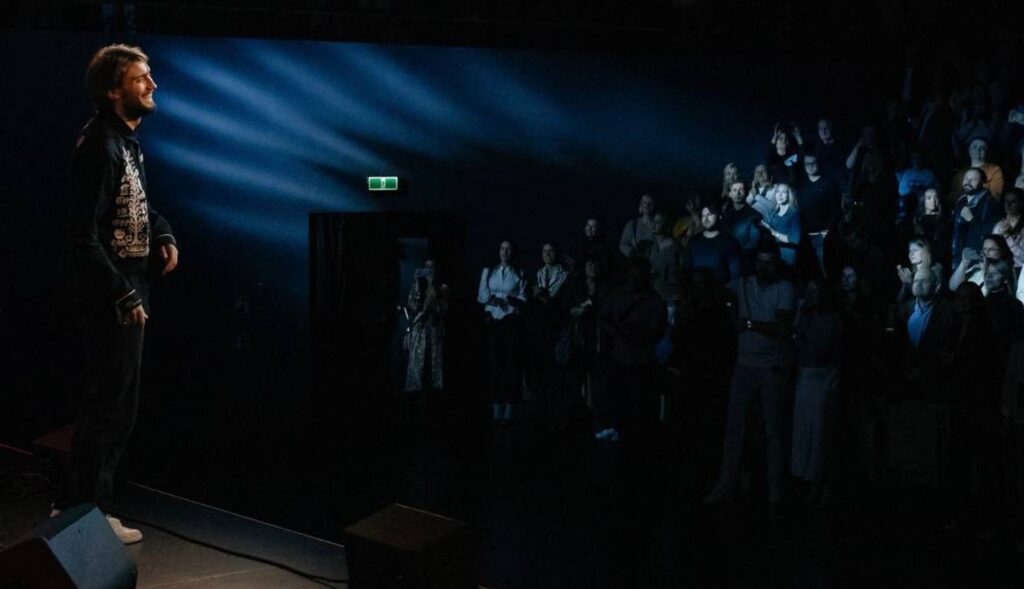 Дуже пронизливо! Вадим Яценко виконав нову в своєму репертуарі пісню