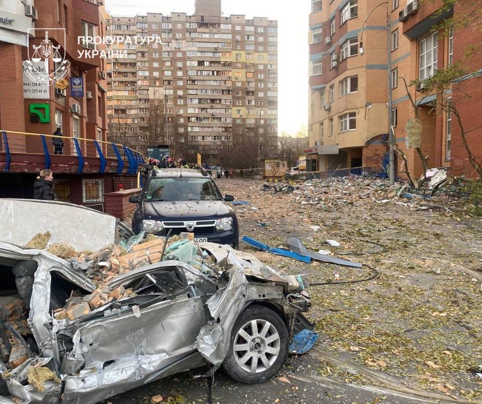 Режисер Олесь Санін прокоментував влучання в його будинок внаслідок російського обстрілу