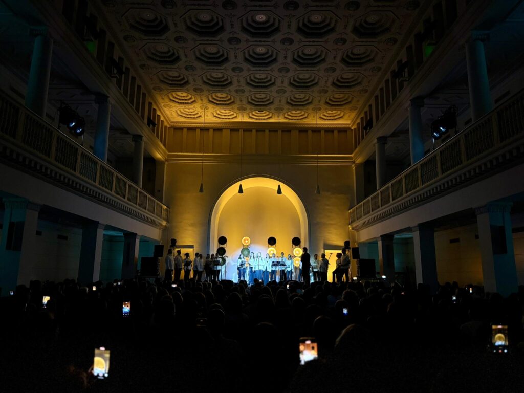 "Чи міг я уявити таке три роки тому…" У Ганновері на концерті хору "Гомін" один з керівників не стримав сліз