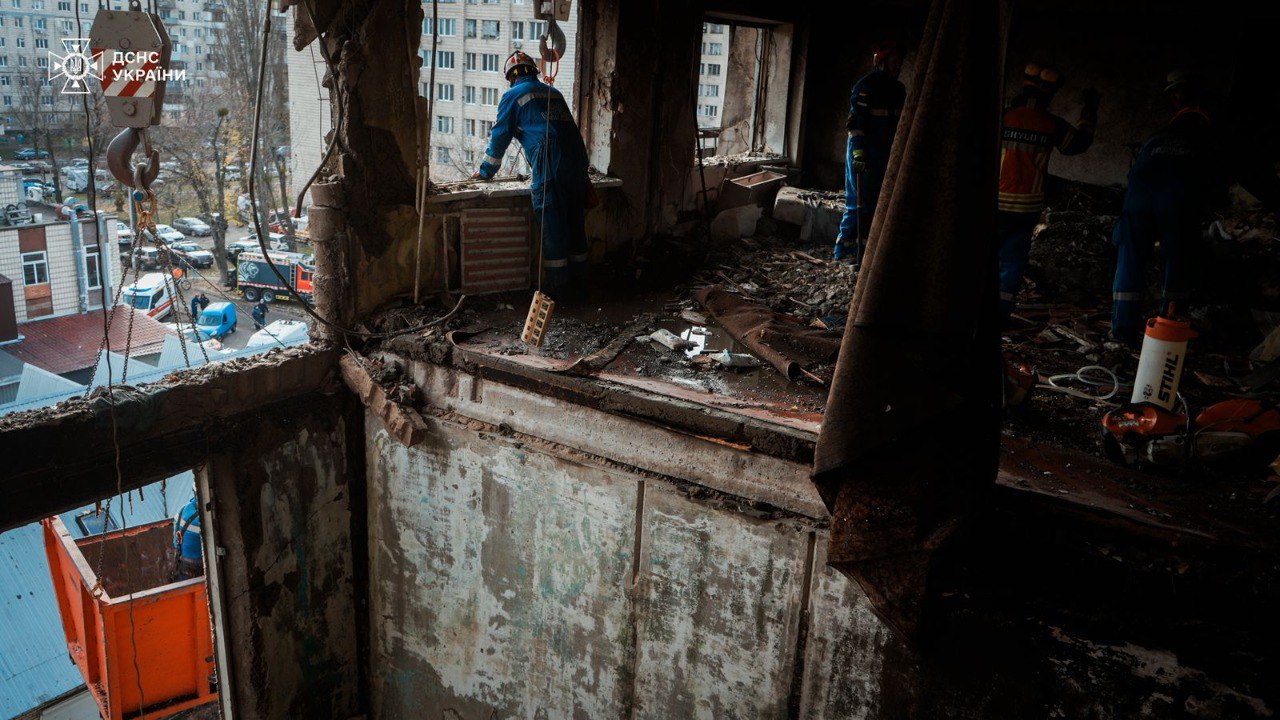 Наслідки російського обстрілу Києва в ніч на 14 листопада 2025 року