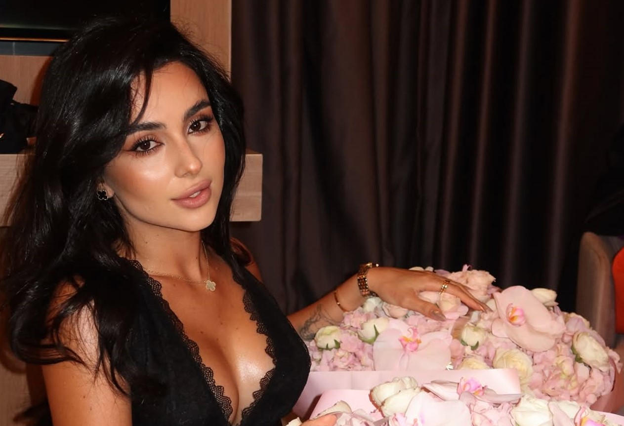 Аня Трінчер