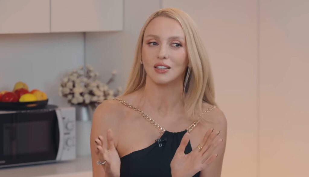 Жили дуже бідно. Оля Полякова розповіла, як мати довела її до травми