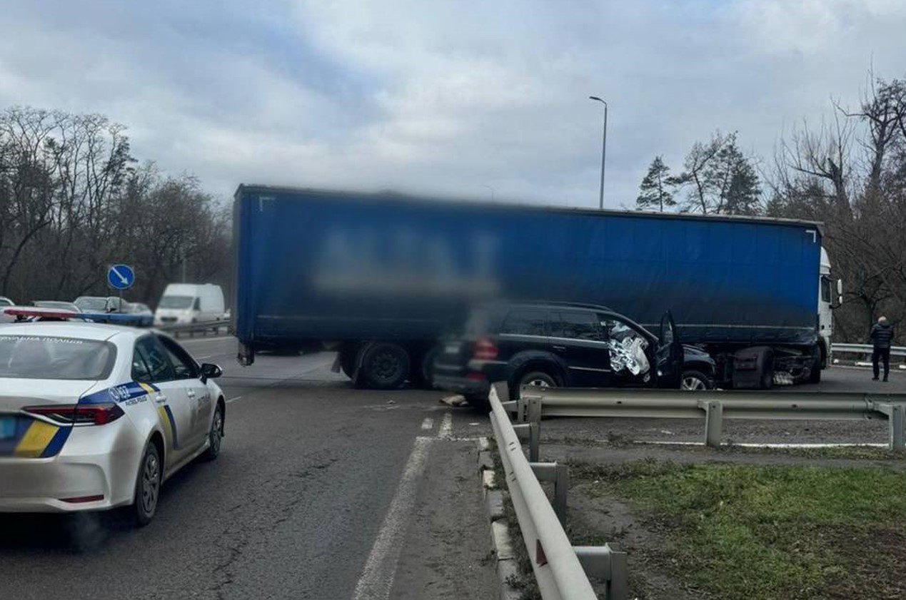 У Києві вантажівка влаштувала смертельну ДТП