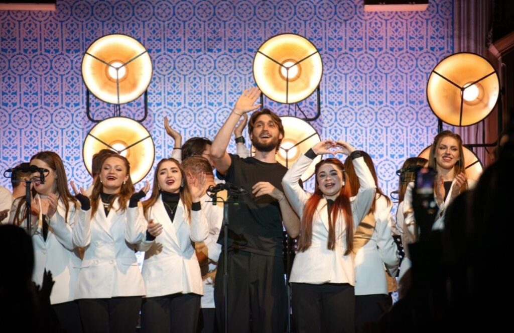 “Не думаю, що ми були кепськими сусідами по церковній лавці”: журналістка розповіла, що відбувалося на концерті хору “Гомін” у Відні