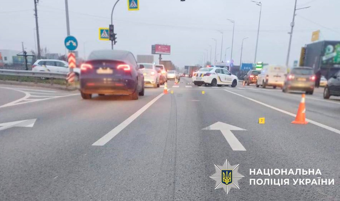 У Києві водій вантажівки Mercedes скоїв смертельну ДТП