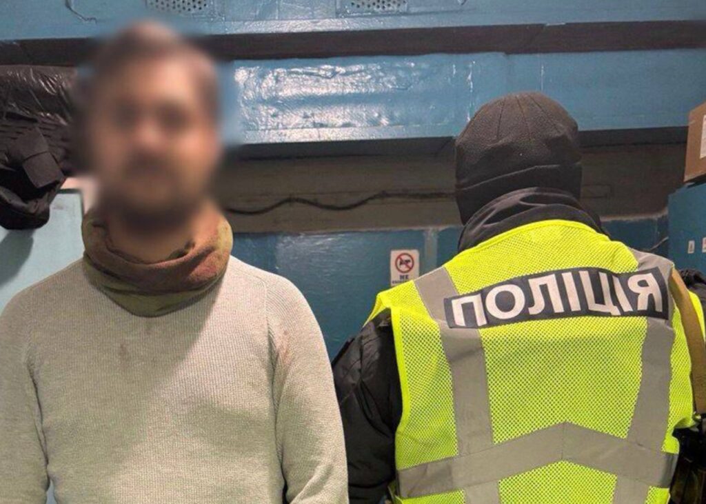 Чоловік влаштував різанину в метро Києва